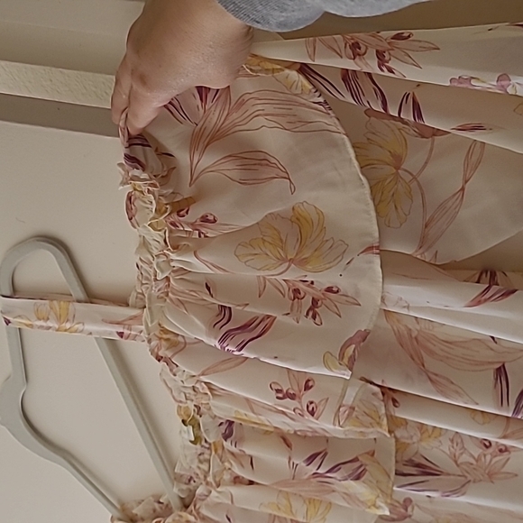 Copper & Ella Floral top, 1X, White with flower prints - Picture 3 of 6